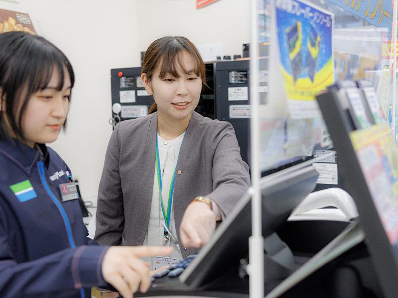 コンビニエンス事業本部 北村 美緒