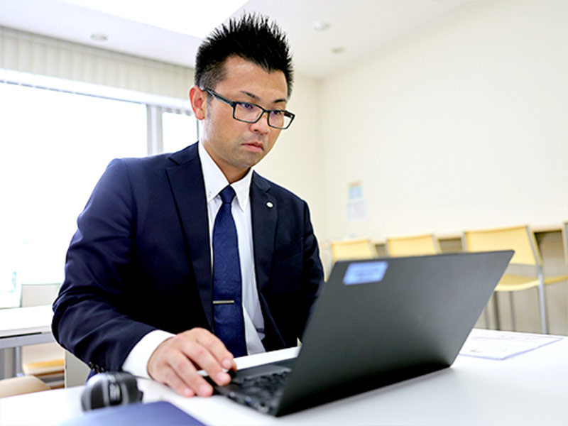 専門店事業本部 専門店事業部 銘品蔵運営課 小田 健嗣